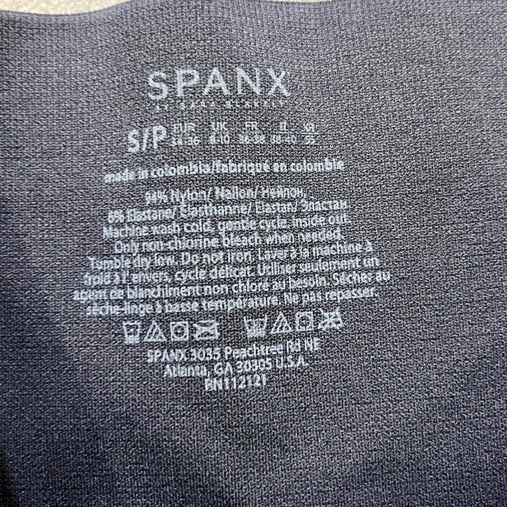 NWT SPANX Look At Me Now Black Camo Leggings Seamless Size Small - Picture 9 of 11